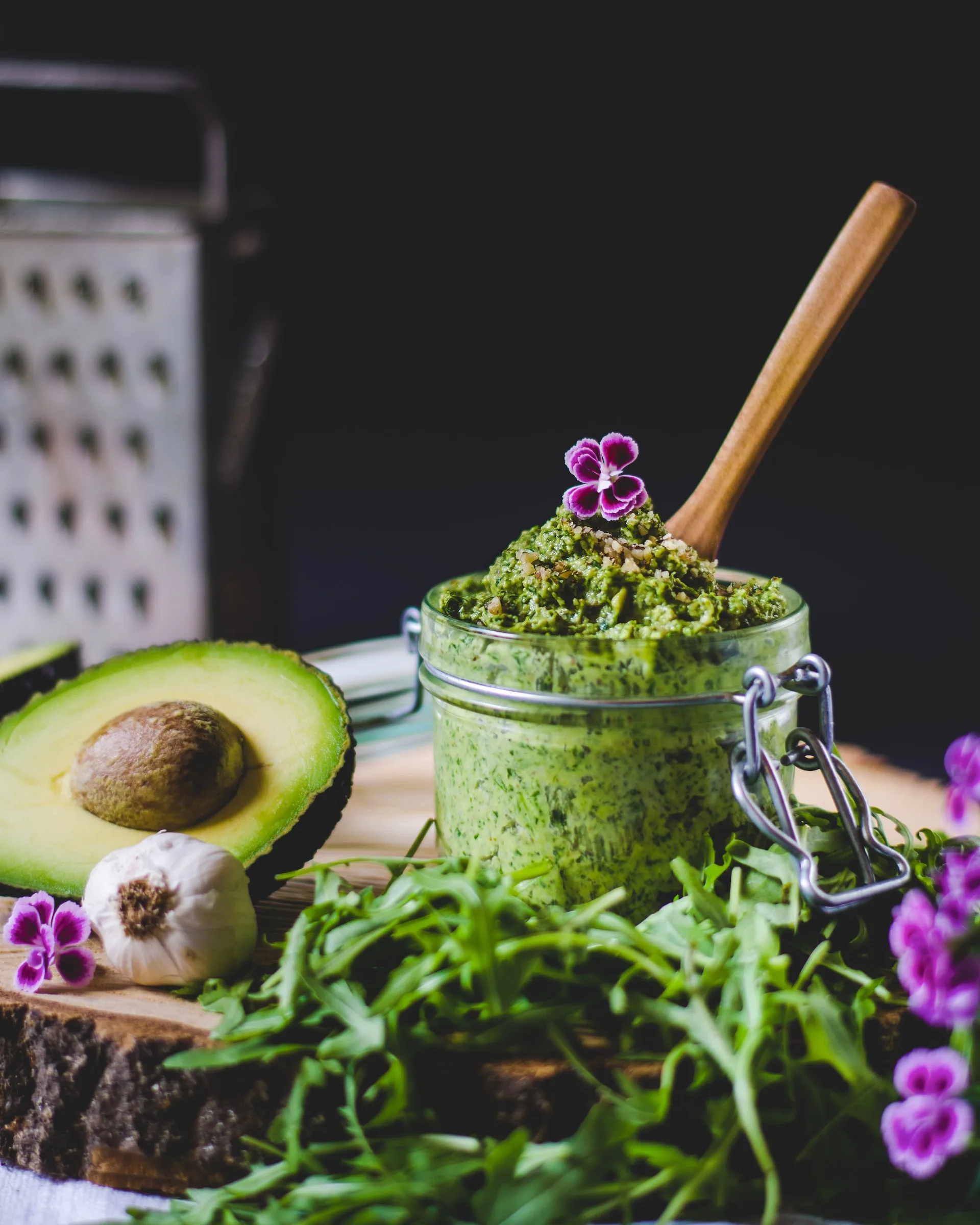 detox diet ingredients avocado and greens